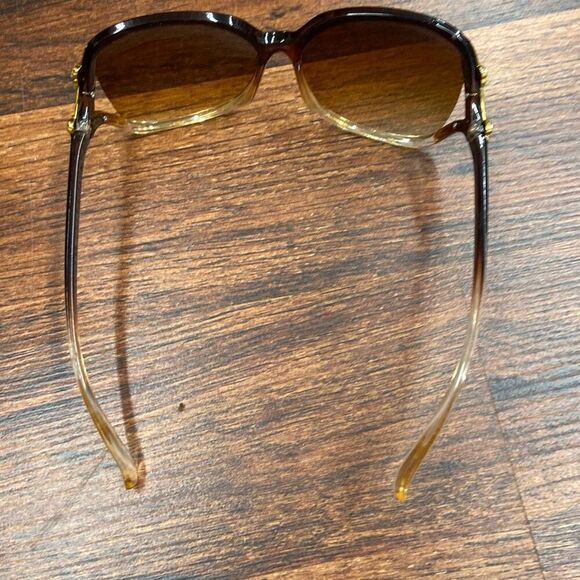 Women's Brown Plastic Tint Lenses Floral And Gold Trim Oversized Sunglasses - Picture 5 of 7